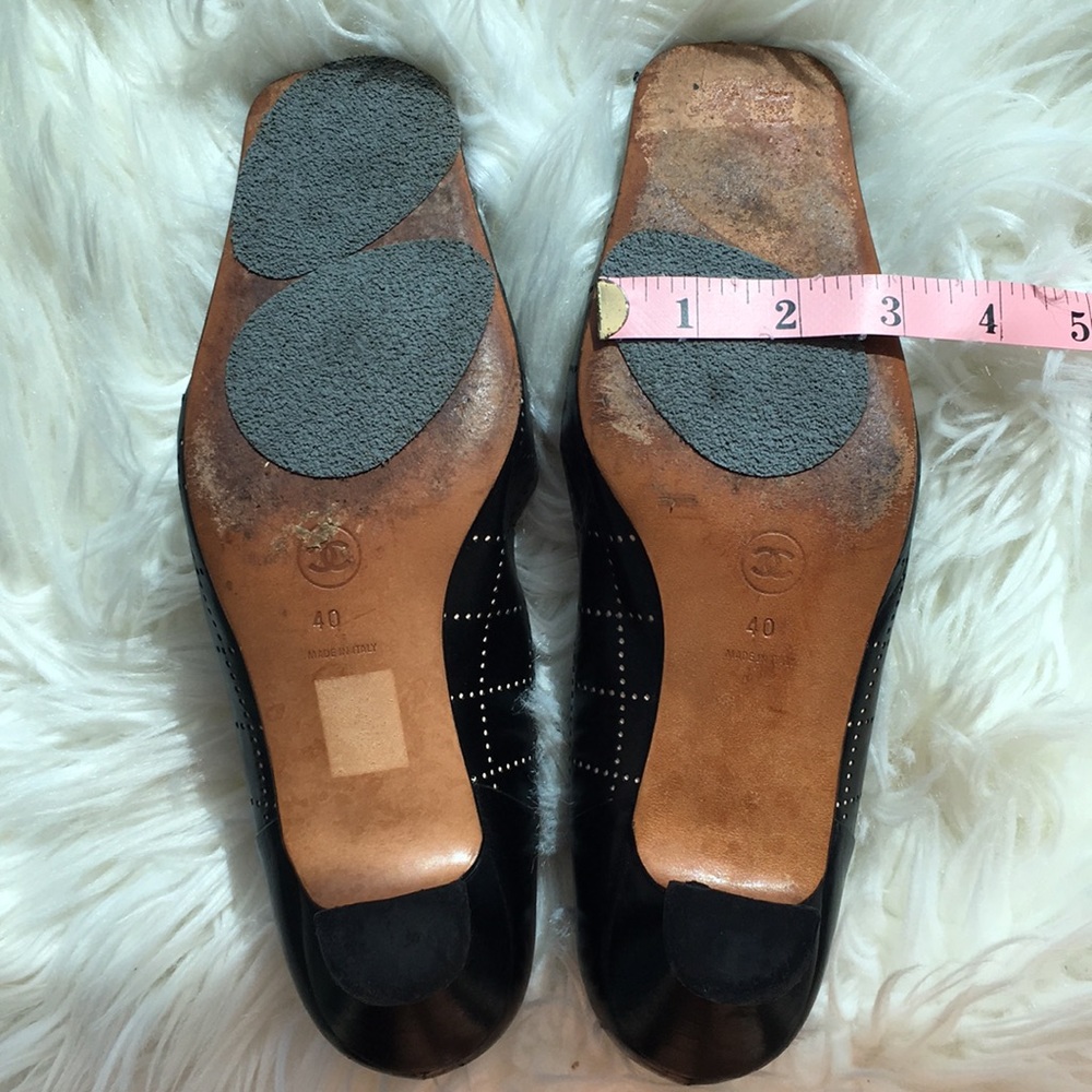 Authentic Chanel CC Logo Black Leather Heels - Picture 7 of 16